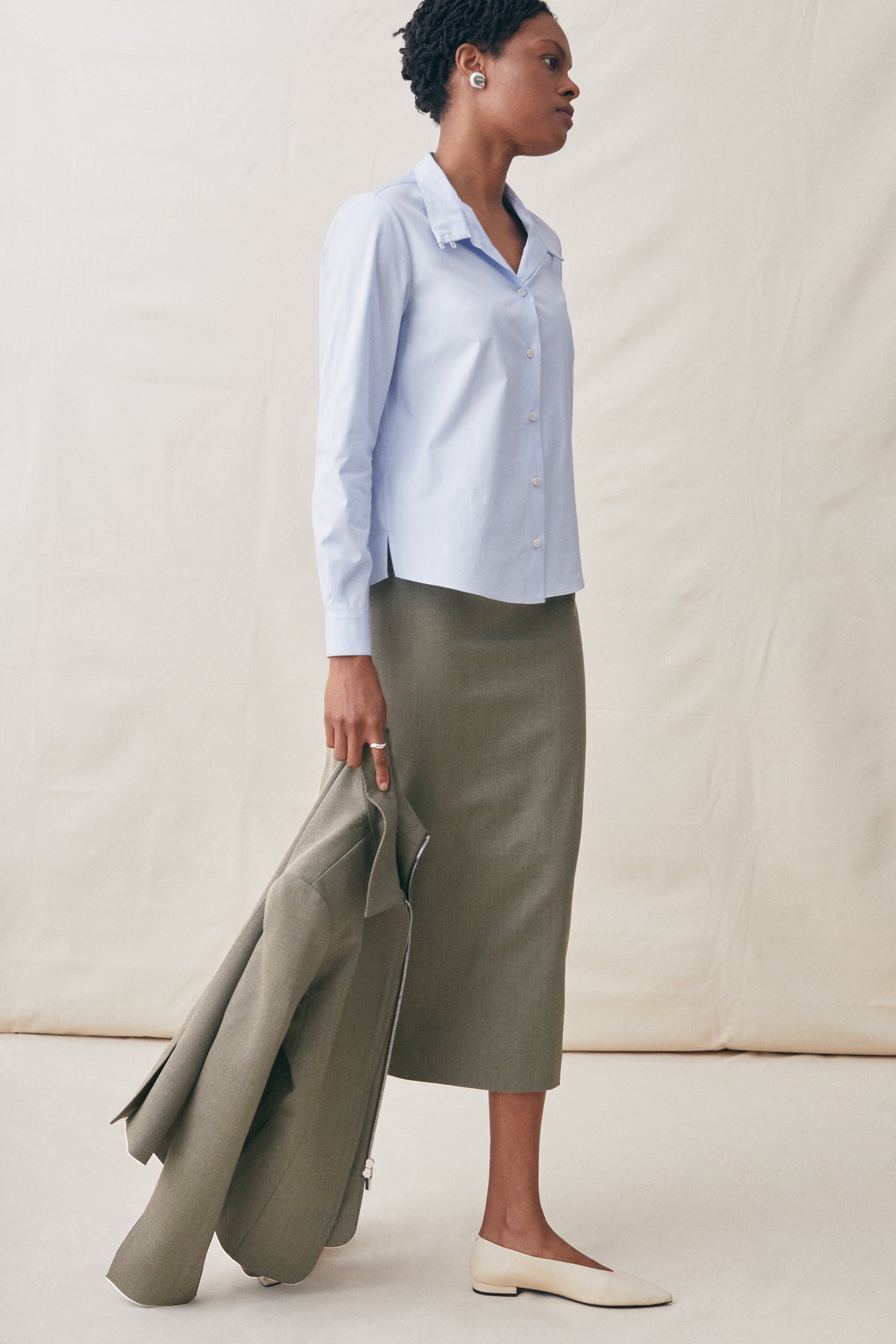 Cummerbund Collar Button Up in Khaki