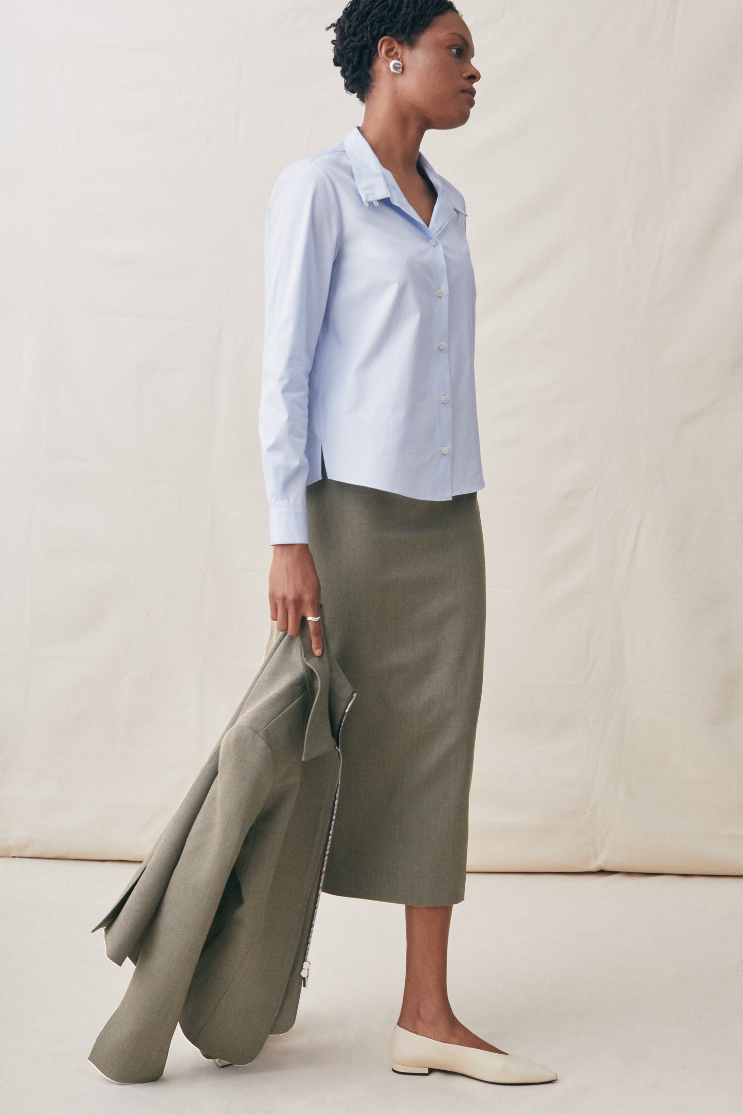 Cummerbund Collar Button Up in Blue